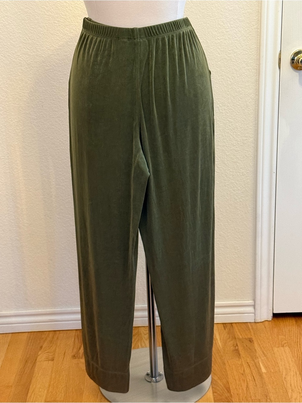 Chico's Travelers Olive Pull-On Trousers size 16 (Chico’s size 3)